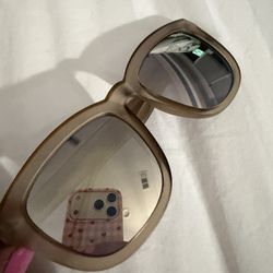 QUAY Sunglasses New. 