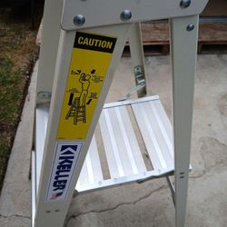 Keller 2 Foot  Ladder  Like New 