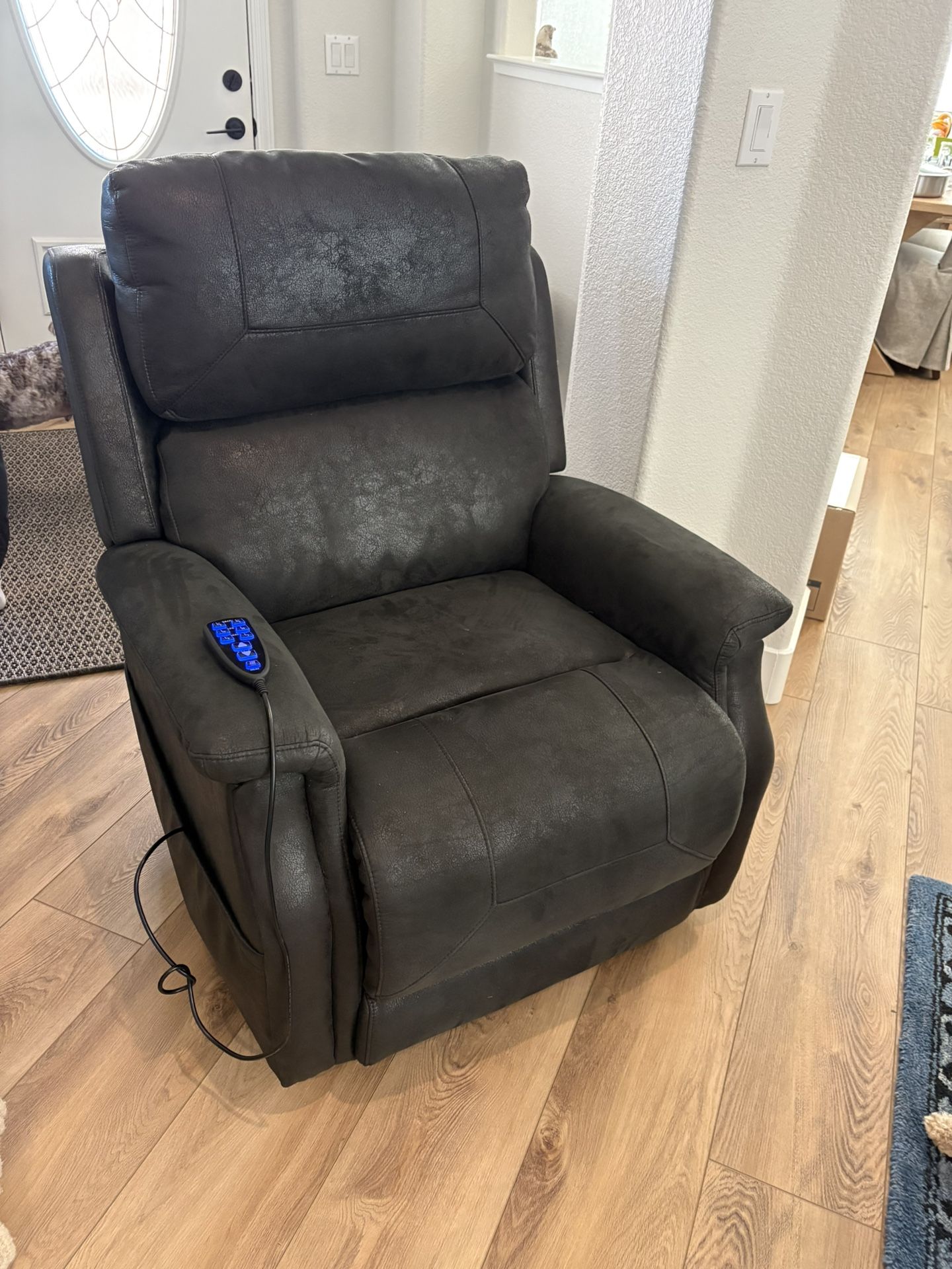 Living Spaces Power Lift Recliner