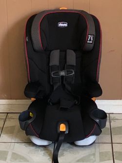 PRACTICALLY NEW CHICCO KEY FIT CONVERTIBLE CAR SEAT!!!!!