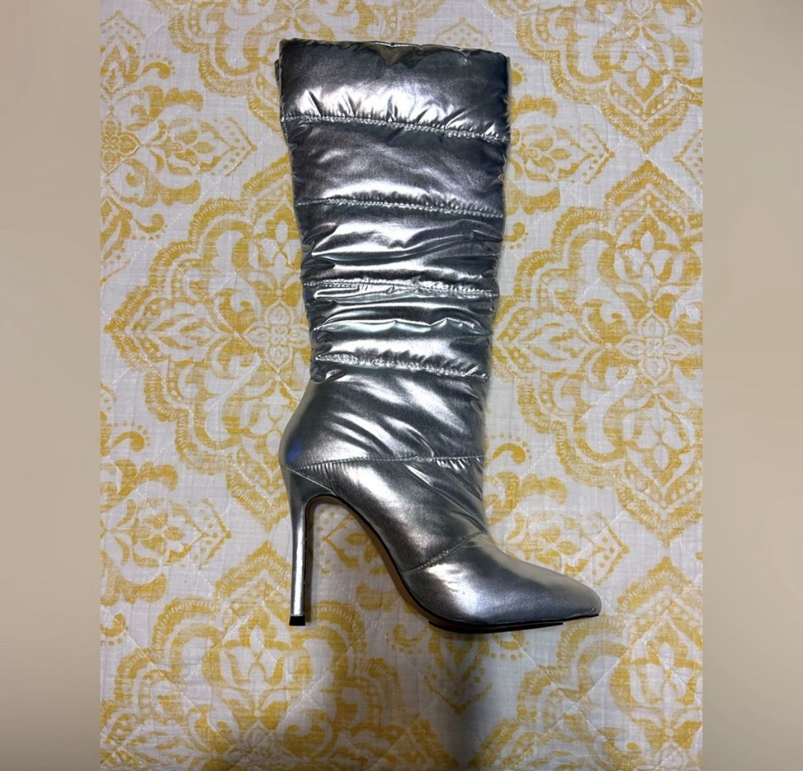 BRAND NEW!! Metallic Silver Knee-Hi Puffer Boots 🩶