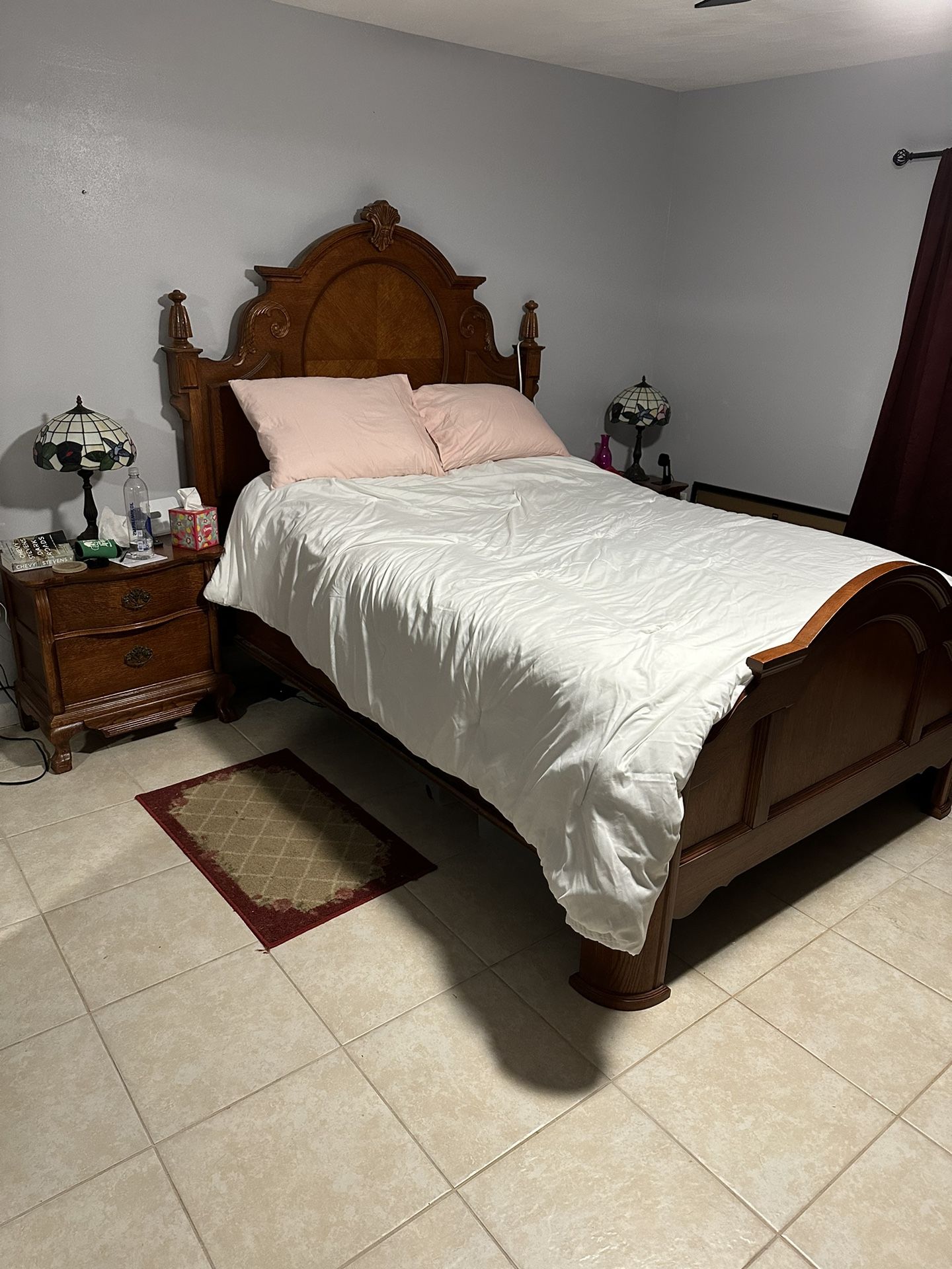 Queen Size Victorian Bedroom Set.