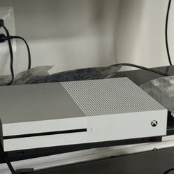 Xbox One S (Good Condition)