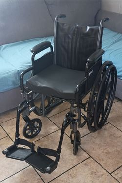 Like-New DRIVE Medical  Silver Sport 2 Folding Wheelchair, Model SSP216DDA-ELR, 16-inch Seat, 250 lbs. Weight Capacity