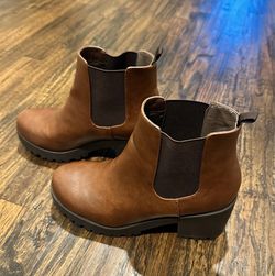 SODA- Brown  Ankle Boots with Block Heel size 9
