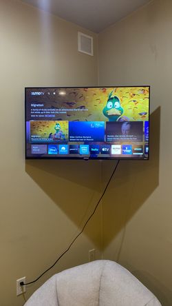 TV, remote and FREE MOUNT -like NEW