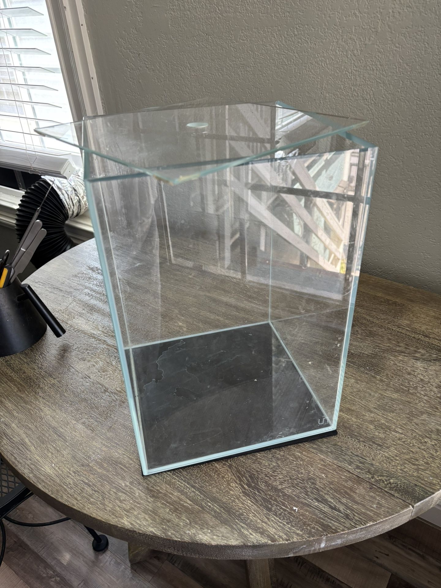 UNS Glass Lid Tank