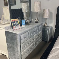 Beautiful  Dresser Mirror Nightstand Set ✨ Easy Financing Available 😁👍 Free Delivery 📦 