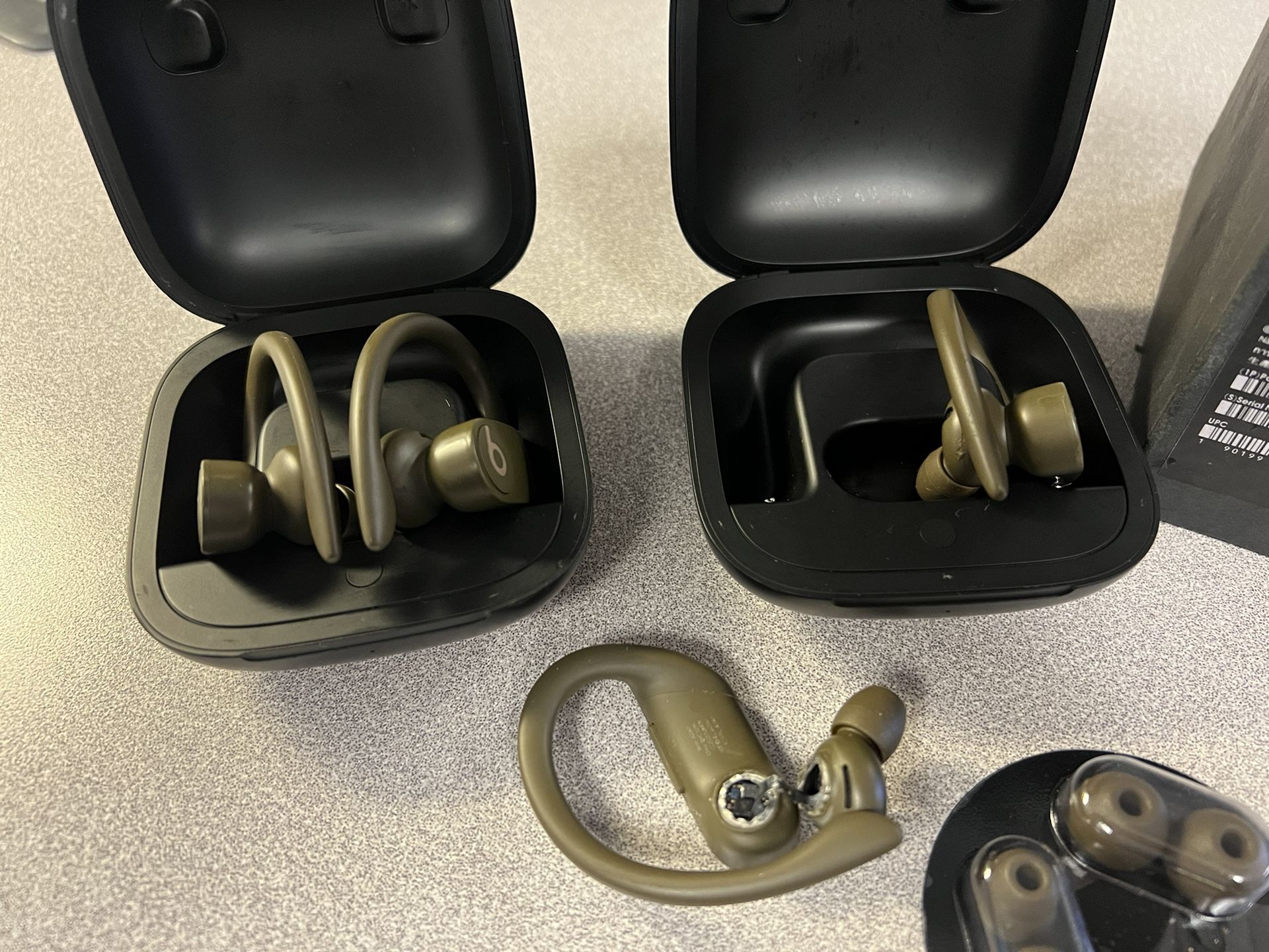 2 Powerbeats Pro (Used)