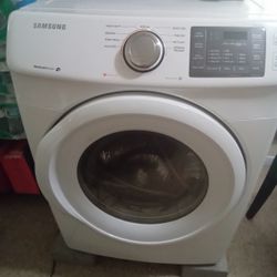Samsung Dryer 7.5 Cu Ft  For Repair Or Parts
Model DV42H5000EWA3.
