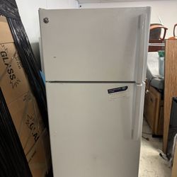 GE Refrigerator & Freezer 