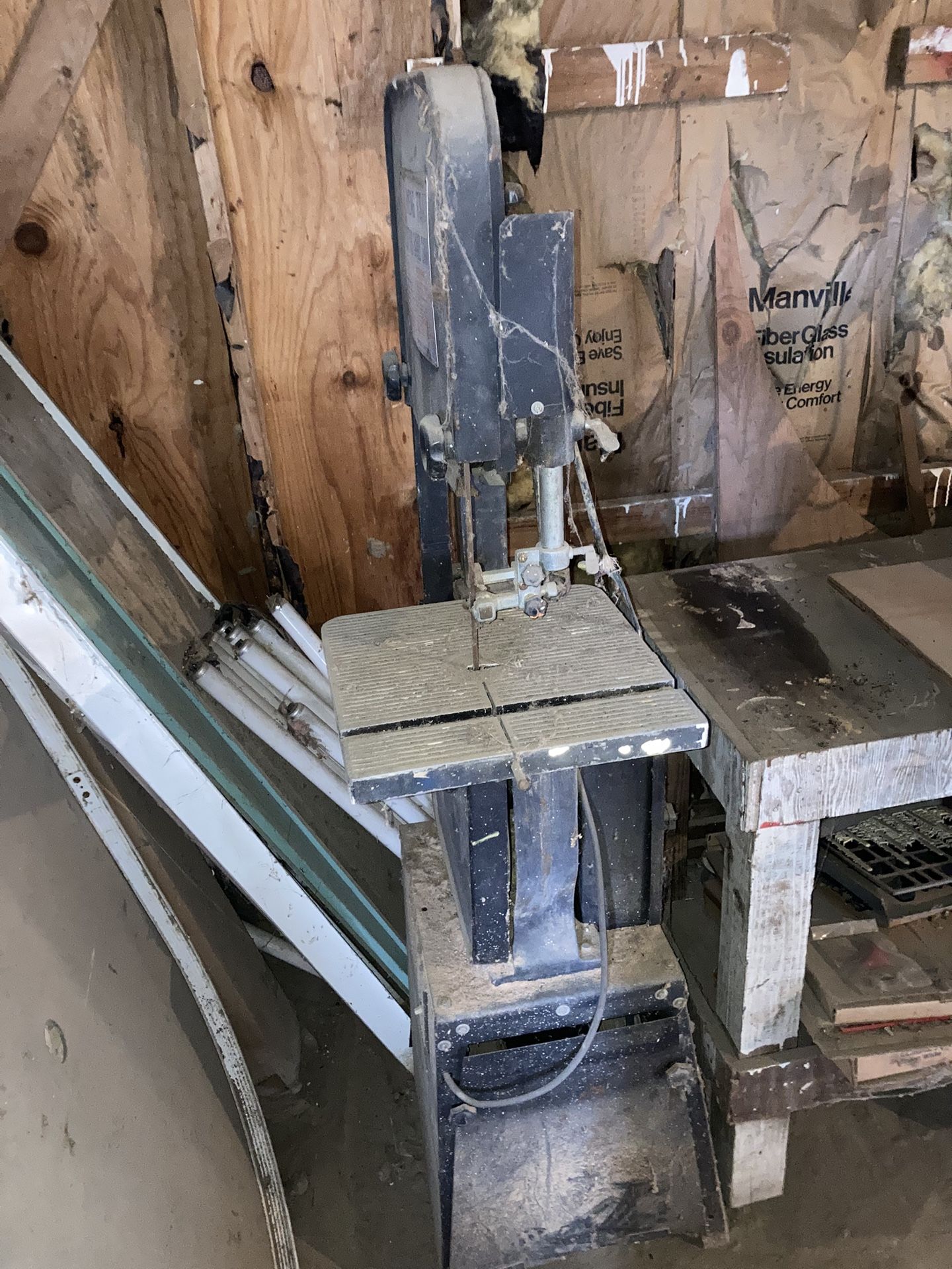 Sheng TSAI 14” Cutting Band Saw.