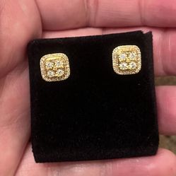 10k Diamond Earrings 