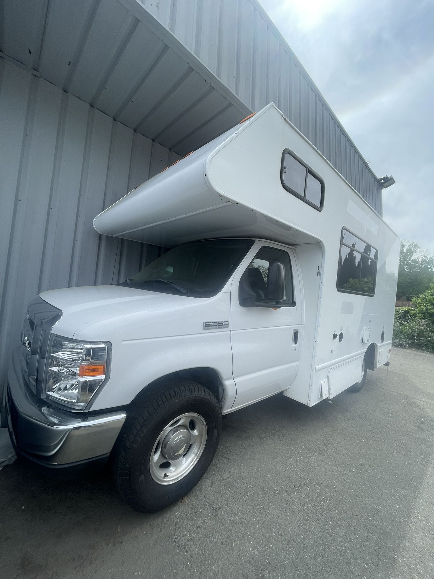 2017 Ford E-350