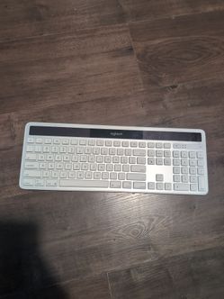 Logitech K750 Wireless Solar Recharging Keyboard for Mac or PC Silver