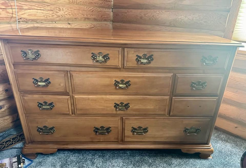 Vintage! 1960’s Taylor Jamestown Maple Dresser($150)