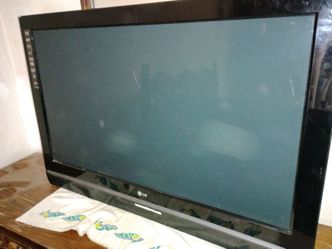 LG Television 42" (2)