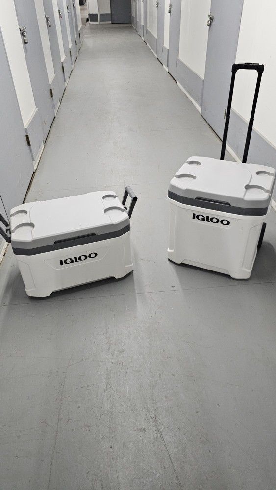 IGLOO 60qt Rolling & 52qt Coolers