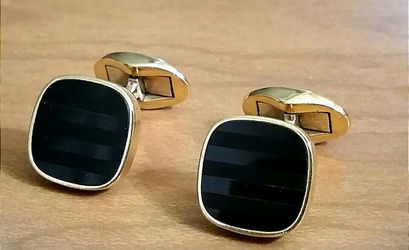 18kt and black onyx Tiffany and Co signed cuff links.