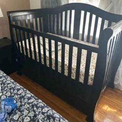 Dream On Me 5 In 1 Full -Size  Convertable Crib 
