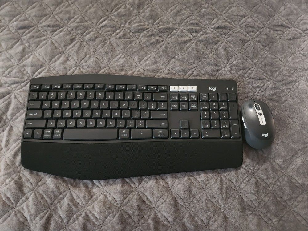 Logitech K850: Wireless Keyboard And Mouse