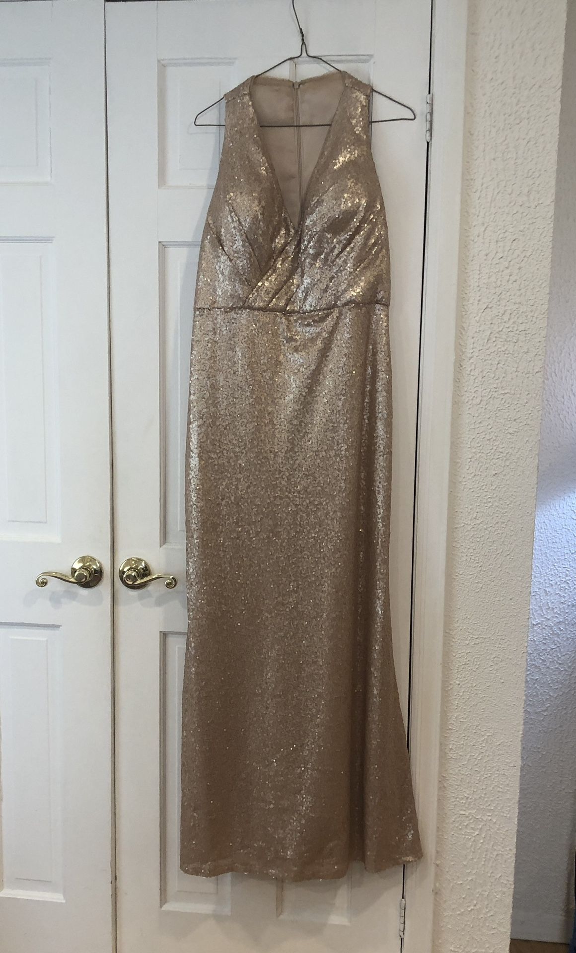 Beautiful Bari Jay Evening Dress , Gold Sequined , The Size Say 20 , But It Fits More Of Size 16 Size May Be 18, Its Stretch A Little Biti It is sli