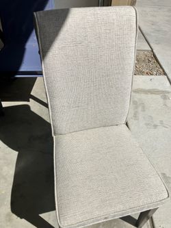 Beautiful table and chairs at a great price!