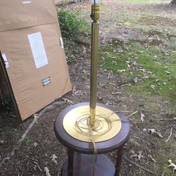 Nice wood and brass table lamp only $15 fine