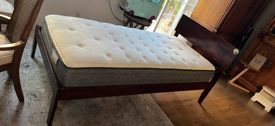 Beautiful twin size bed