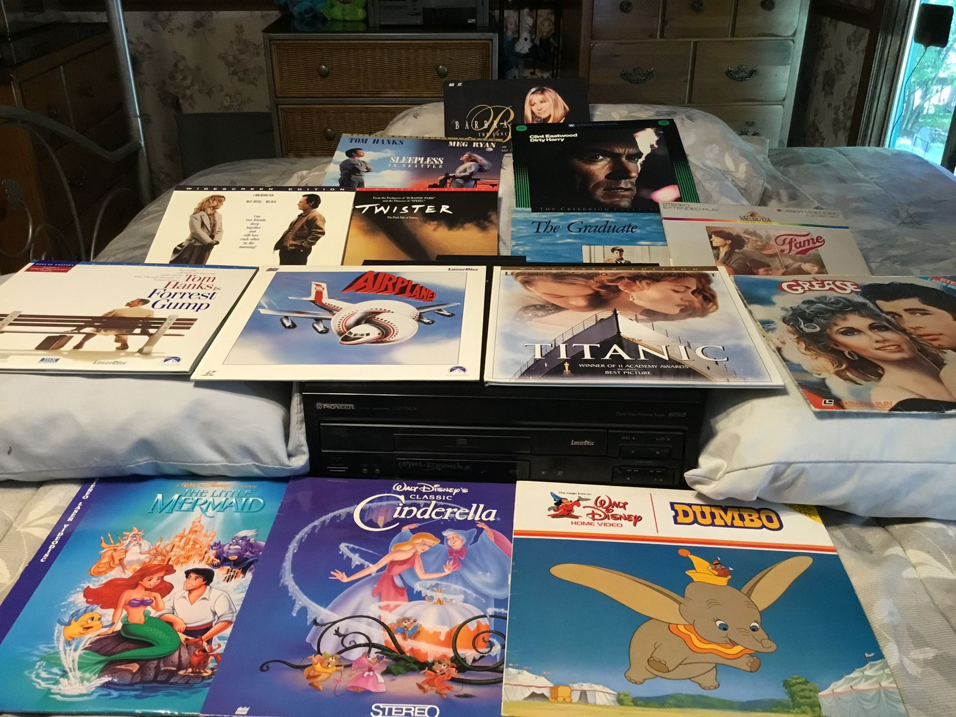 Pioneer Laser Disc/CD Player With Remote Audio & Speakers