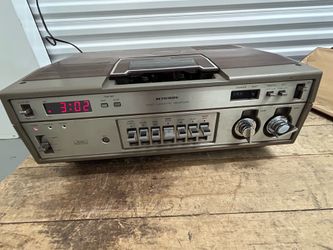 PARTS OR REPAIR ONLY Sears Betavision Video Cassette Recorder Powers On Clock Sets Time Tape Door Opens & Closes, No further testing
