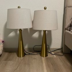 2 Lamps 25" High With Telephone Charger