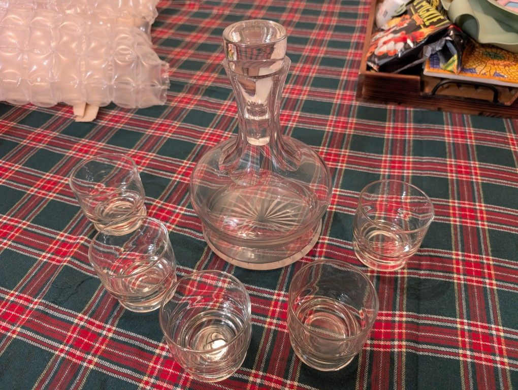 Decanter & 5 Glasses