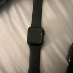 SERIES 3 APPLE WATCH  (LOOKING TO TRADE!!)