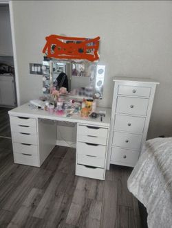 Vanity desk