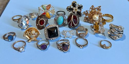 Ring lot 26 vintage to modern