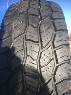 Like new set of 4 275/65/18 cooper discoverer