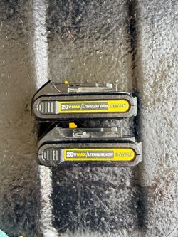 DeWalt DCB201-2 20-Volt MAX Li-lon Battery Pack 1.5Ah (2-Pack)
