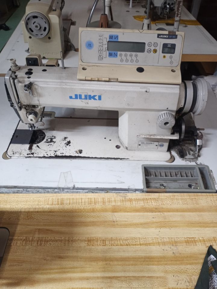 JUKI DDL-5550N-7 Industrial Sewing Machine with Table
