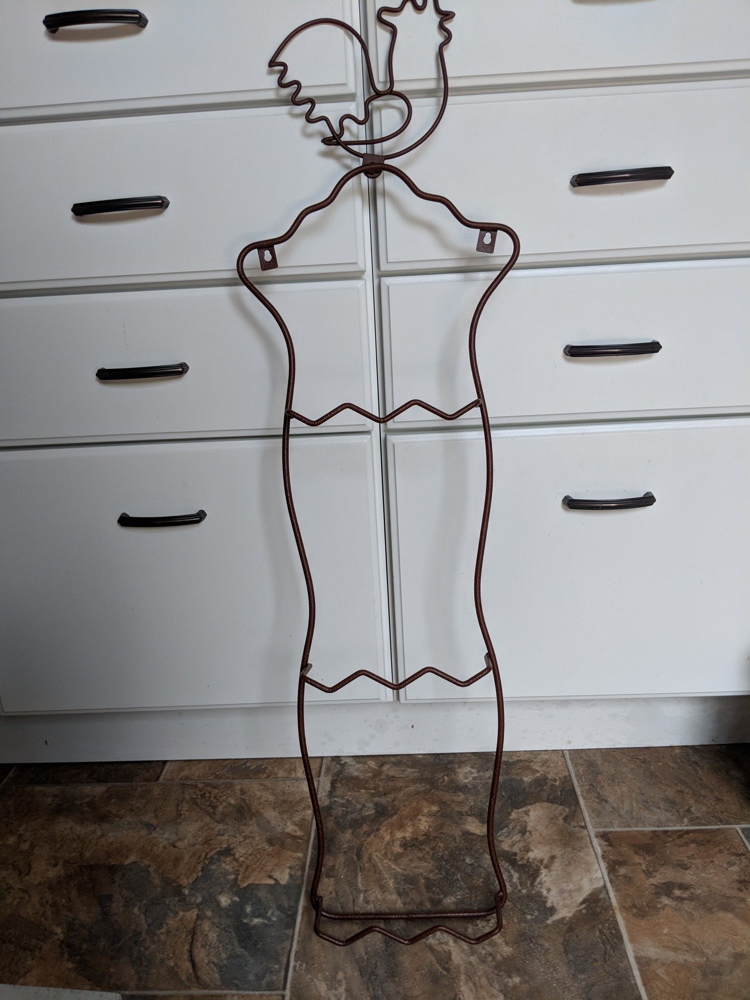 Rooster plate holder