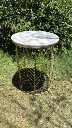 Marble coffee table - NEEDS GONE