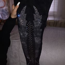 Knee high diamond boots in good shape like new size 8.5 for the low $60 do not try to low ball 