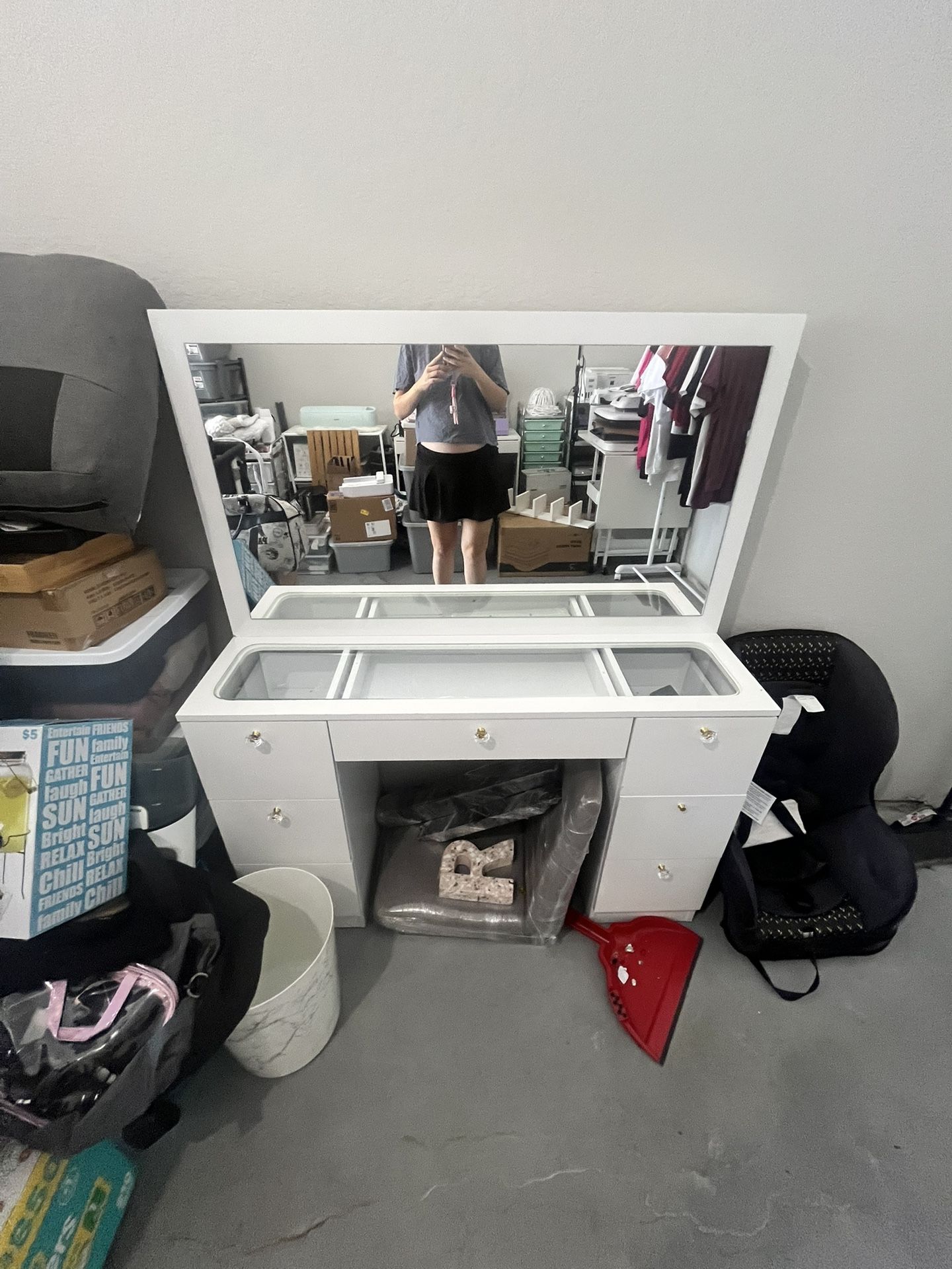 Vanity desk With Mirror 