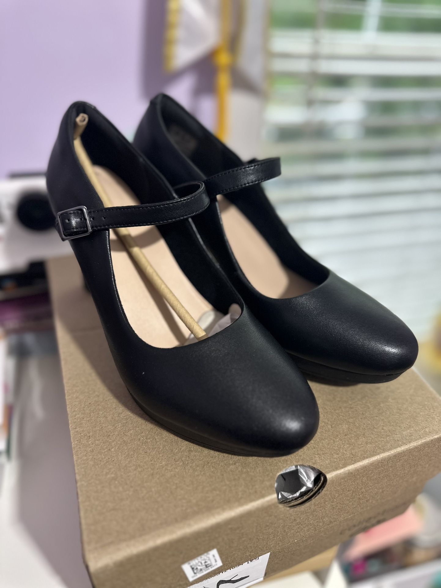 Clarks' black leather, ambyr shine heels