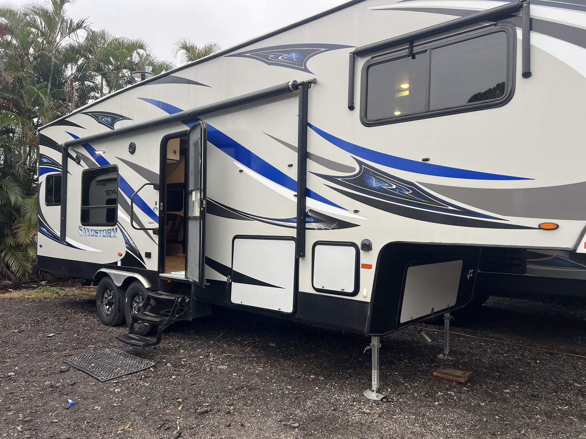 2018 SANDSTORM 32FT