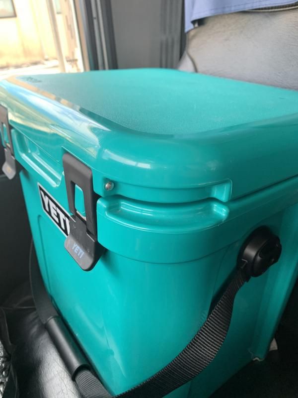 YETI ROADIE 24 HARD COOLER