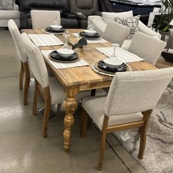 Beautiful Solid Wood Dining Table With 6 Chairs 