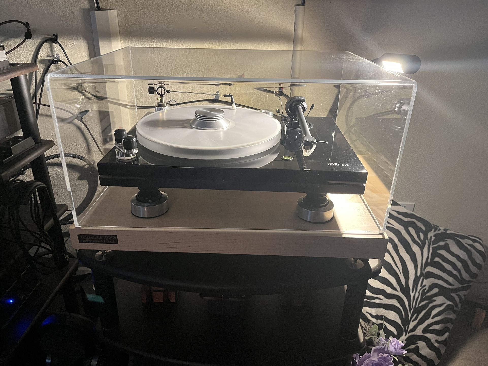 Music Hall MMF 5.1 Piano black audiophile turntable