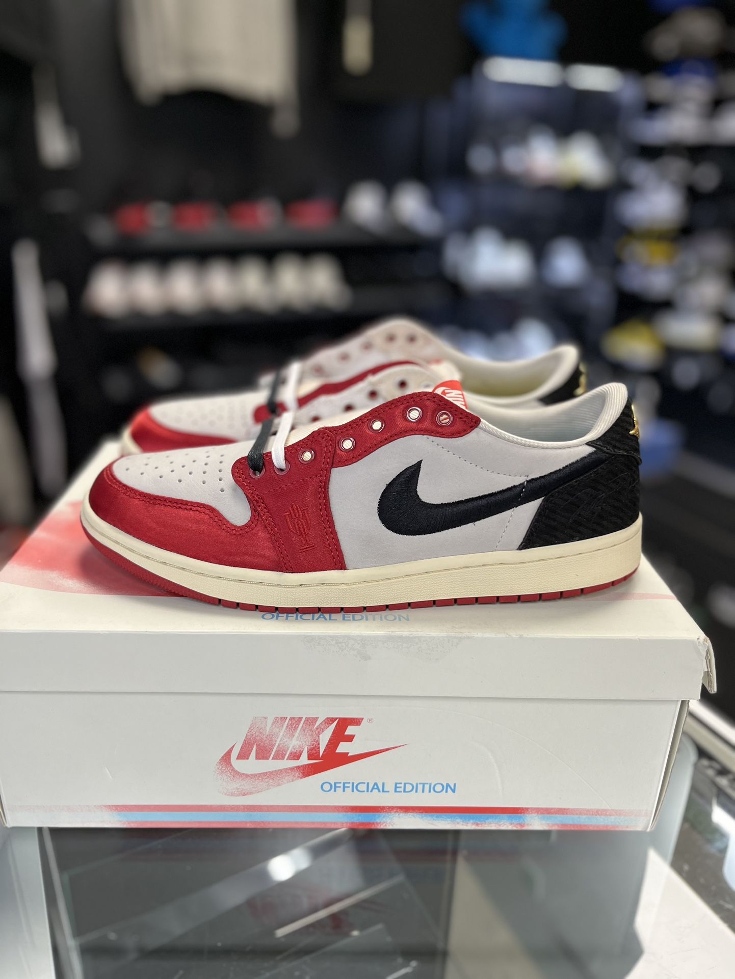 Jordan 1 Low “Trophy Room” Size 10.5