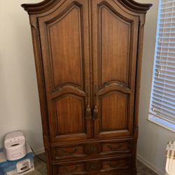 Beautiful Vintage French Provincial Armoire – Solid Wood – Excellent Condition